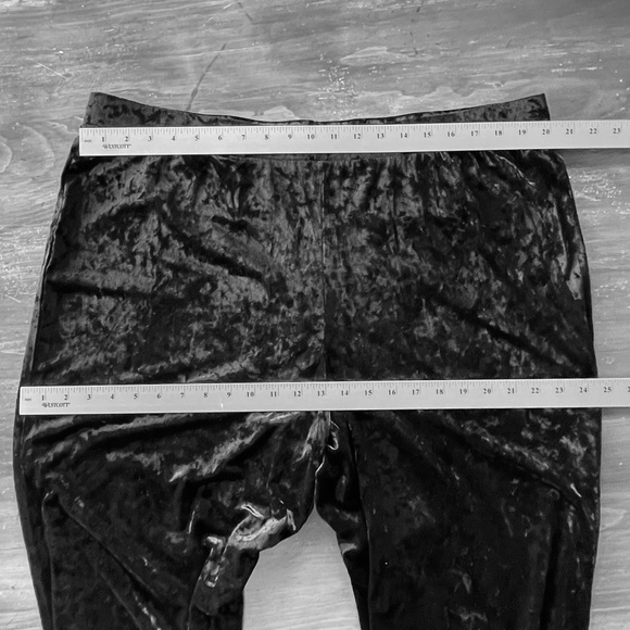 Isaac Mizrahi Live crushed velvet pull-on pant, lace bottom - Picture 5 of 5